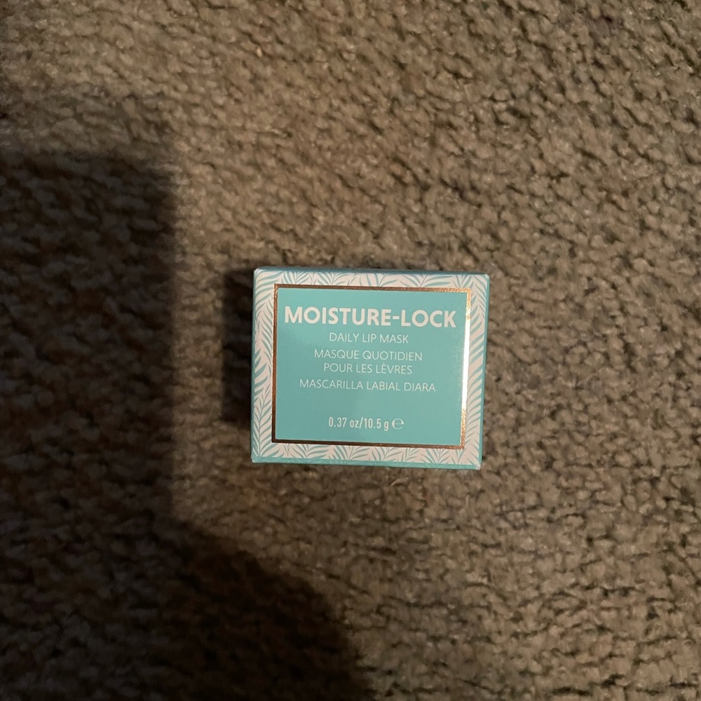 Daily lip mask